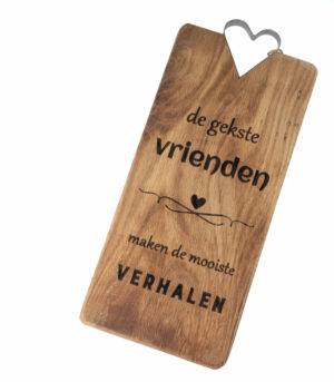 Eikenhouten plank met hartje 'vrienden'